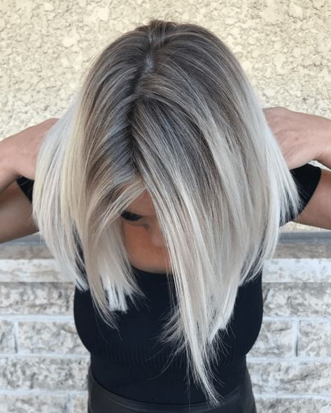 Cool Balayage, Purple Shampoo For Blondes, Blonde Hair With Roots, Icy Blonde Hair, Silver Blonde Hair, Balayage Blonde, Silver Blonde, Blonde Hair Shades, Blonde Hair With Highlights