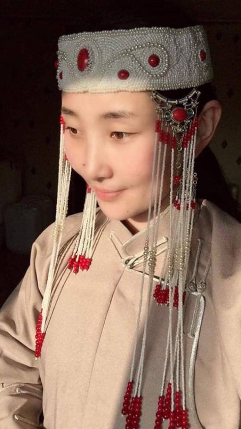 Mongolian Hairstyles Traditional, Fantasy Headdresses, Mongolian Jewelry, Mongolian Culture, Jordan Jewelry, Bridal Headdress, Magic Forest, World Cultures, Central Asia