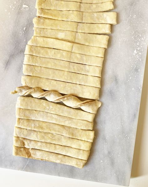 Pie Crust Cinnamon Twists – e2 bakes brooklyn Pie Crust Treats, Pie Crust Snacks, Pie Crust Twists, Pie Crust Cookies Cinnamon, Pie Crust Desserts, Pie Crust Cinnamon, Pie Crust Cinnamon Rolls, Pie Crust Leaves, Pie Crust Dessert