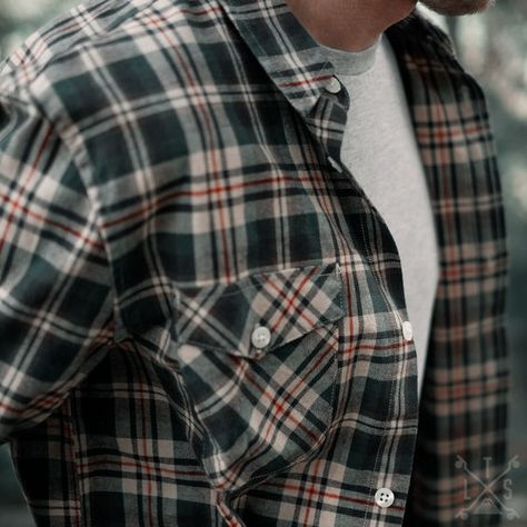 118 Firehouse, Cholthing Style, Flannel Aesthetic, Embry Call, David Rossi, Mens Fashion Ideas, Marshall Eriksen, Sarah Andersen, Supernatural Aesthetic