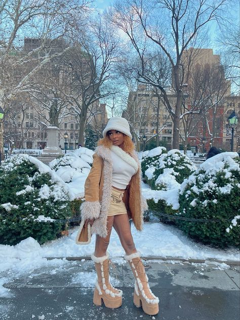 ig: @paris.aaliyaah Outfits With Demonia Boots, Demonia Boots Outfit, Demonia Outfit, Ugg Telfar, Platform Boots Outfit, Demonia Boots, Cold Outfits, Y2k Outfits, Edgy Outfits