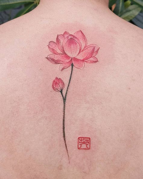 Red Lotus Tattoo, Tattoo Koi Fish, Full Back Tattoo, Tattoo Koi, Red Flower Tattoos, Traditional Japanese Tattoo, Lotus Flower Tattoo Design, Lotus Tattoo Design, Flower Tattoo Drawings