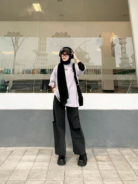 Hijabi Tomboy Outfits, Outfit Hijab Tomboy, Ootd Hijab Tomboy, Casual Hijab Styles, Outfit Kondangan Casual, Korean Style Hijab, Celana Kargo, Ootd Korean Style, Boyish Outfits