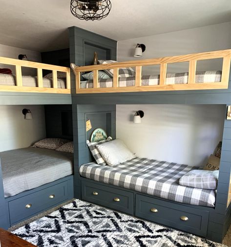 Corner Quad Bunk Bed Plans, Corner Built In Bunks, Quad Corner Bunk Beds, Corner Bunks Built Ins, Diy Corner Bunk Beds, Built In Bunk Beds Corner, Corner Double Bunk Beds Built In, Bunk Room Ideas Small, Quad Bunk Beds Small Spaces