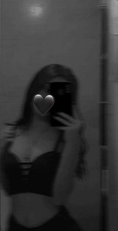 #mirrorphoto #photogirl #badgirl #black #blackheart #badbichies Bra Pics With Hidden Face Black, Badgirl Aesthetics, Black Mirror Selfie, Scary Photography, Mode Niqab, Spiegel Selfie, Belly Pics, Risky Pictures, Just Friends Quotes