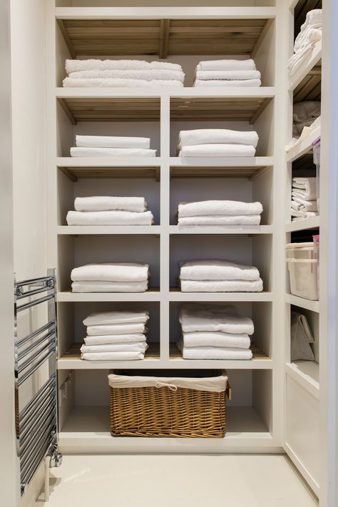 Linen cupboard with slatted timber shelving Linen Laundry Closet, Linen Shelves, Linen Closet Design, Cupboards Design, Bean Bag Living Room, Lake House Bathroom, Airing Cupboard, Laundry Shelves, Joinery Design