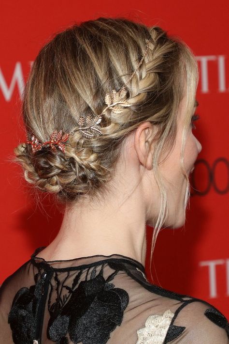 How to Get Emily Blunt's Braided Crown Updo | Wedding Hair Crown Braid Updo Wedding, Braid Crown Bridesmaid, Braid Crown Updo, Crown Braid Bun, Braided Crown Updo, Crown French Braid, Crown Updo, Crown Braid Updo, French Braid Pigtails