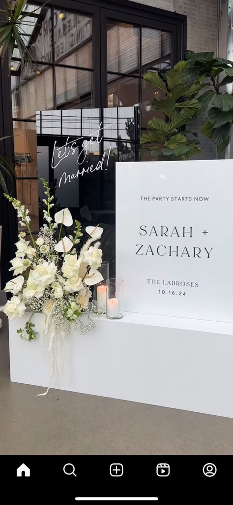 Large Wedding Welcome Sign, Black And White Wedding Sign, Black And White Wedding Signage, Black White Champagne Wedding, Wedding Guatemala, Reception Black And White, Wedding Golf, Black Wedding Decorations, Reception Signage