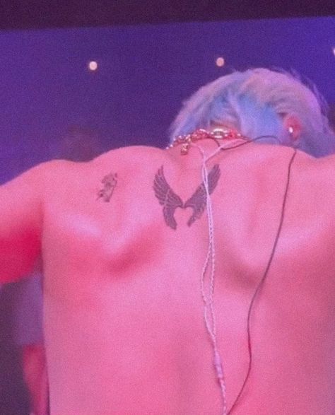 Lee Felix Without Shirt, Felix Back Tattoo, Felix Tattoo, Felix Sunshine, Wing Tattoo, Felix Skz, Lee Felix, Felix Stray Kids, Kpop Guys