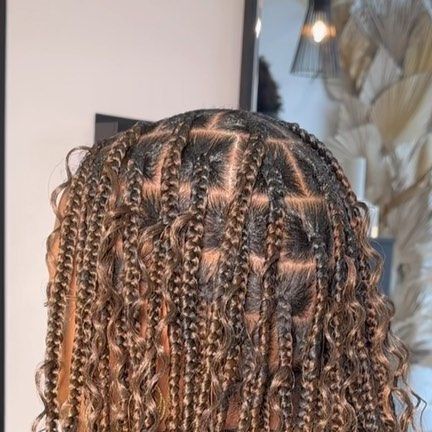 Braid Bar Ldn on Instagram: "Medium Boho Knotless Braids 😍 Colour 8 🔥 #braidbarldn #cornrows #londonsalon #braids #knotlessbraids #hair #canerows #flipoverfulanibraids #tribalbraids #boxbraids #sleekponytail #blackgirlmagic #fulanibraids #braidsgang #braidedupdo #londonbraider #neatbraids #singlebraids #fulanibraids #tribalbraids #longhair #knotlessbraids #knotlessgoddess #explorepage #lovebraids #goddesstribalbraids #londonbraids #londonbraidsstylist" Colour 8 Braids, Medium Boho Knotless, Medium Boho Knotless Braids, Boho Knotless Braids With Color, Boho Knotless Braids, Boho Knotless, Aesthetic Hairstyles, Colored Braids, Single Braids