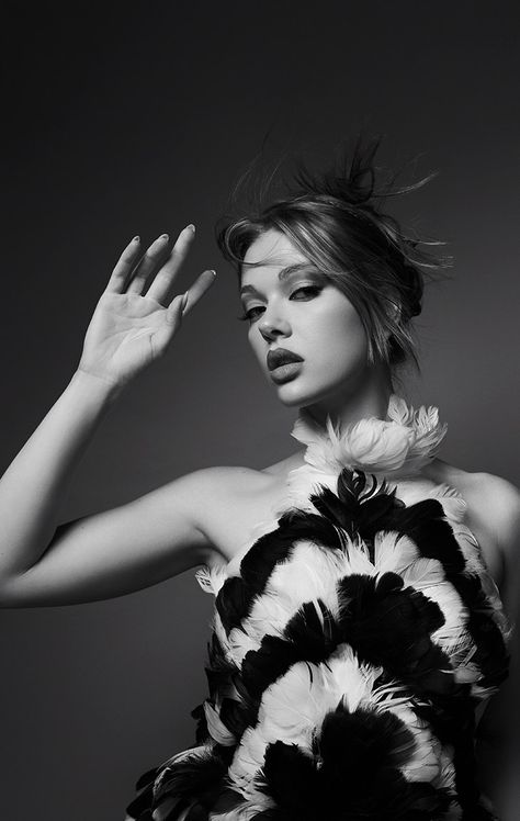 Gemma Ward Alexander Mcqueen, Jess Alexander Vanessa, Jessica Alexander Icons, Jessica Alexander Photoshoot, Zendaya Black And White Photoshoot, Jess Alexander, Jessica Alexander, Fav Celebrities, Gold Dust