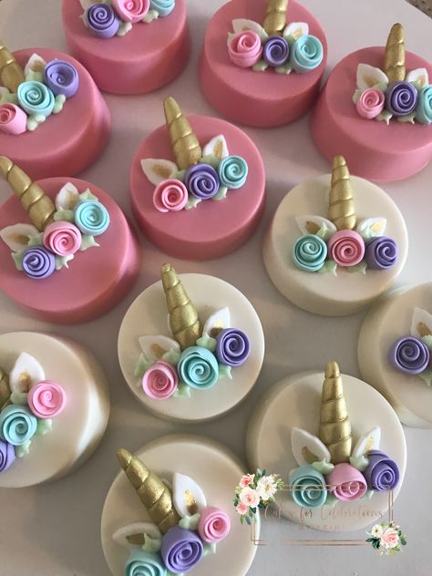 Unicorn Oreos, Unicorn Chocolate, Cake Pucks, Popsicles Cake, Chocolate Covered Desserts, Oreo Treats, Sweet Display, Unicorn Desserts, Chocolate Covered Cookies