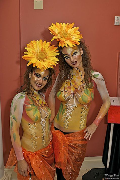 tropical body painting Body Painting Festival, Female Body Paintings, Unique Photography, Body Adornment, Stunning Photography, Woman Painting, Body Painting, Body Art, Art