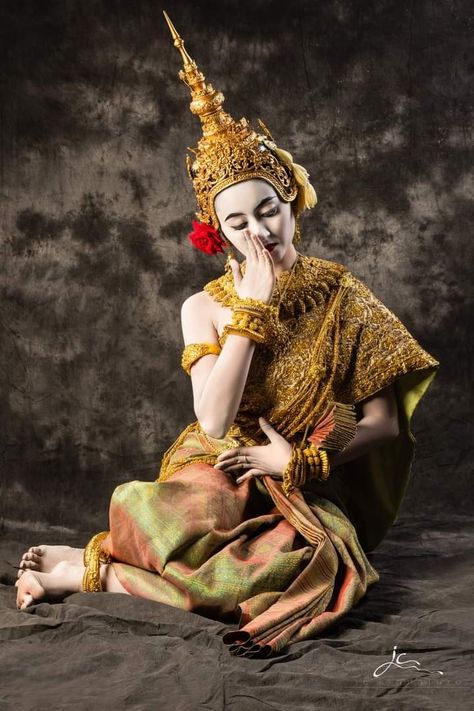 Khmer Royal Ballet, Khmer Dance, The Royal Ballet, Dance Photography Poses, Traditional Dance, Royal Ballet, Dance Photography, People Of The World, Jersey Design