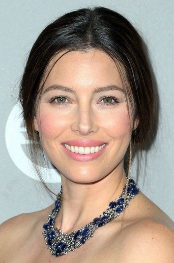 Cheekbones Makeup, Jessica Beil, Women Actresses, Jesica Biel, Makeup Hooded Eyes, Contouring Makeup, Minimal Makeup Look, 20 Makeup, Loose Ponytail