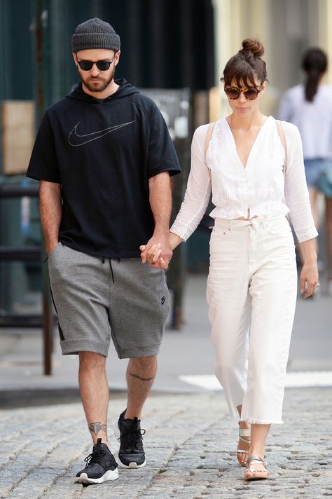 In Ancient Greek Sandals And A Cuyana Backpack - In New York, 2017 Ancient Greek Sandals Outfit, Cuyana Backpack, Tomboy Character, White Trouser Pants, Fit Physique, Flamboyant Natural, Trendy Shoes Sneakers, Summer Uniform, 7th Heaven