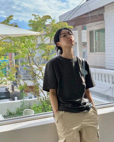 Seorina Wallpaper Aesthetic, Seol Inah Wallpaper, Kpop Actress, Masc Women, Boyish Style, Girl Haircut, Tomboy Outfits, Quick Outfits, Tomboy Style Outfits