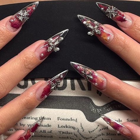 Nails With Rose Petals, Mani Designs, Cute Nail Ideas, Goth Nails, Grunge Nails, Simple Gel Nails, Cute Nail, Really Cute Nails, Nail Ring