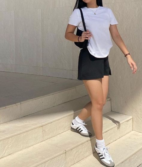 Looks Adidas, Adidas Samba Outfit, Samba Outfit, Casual Chic Outfits, Look Adidas, 여름 스타일, Skandinavian Fashion, Downtown Outfits, Populaire Outfits