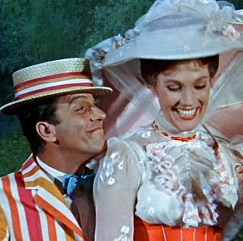 Mary Poppins Jolly Holiday, Mary Poppins And Bert, Mary Poppins Movie, Mary Poppins 1964, 1960s Movies, Mary Poppins Costume, Disney Screencaps, Platonic Love, Julie Andrews