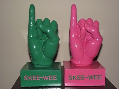 The Skee-Wee has arrived. A unique gift for the sisters of AKA....Pink or Green: >Condition: New >Dimensions: 10 H x 4.3/4 W x 4.3/4 L >Material: Ceramic >Weight: 2 Lbs. TrueSigns Alpha Kappa Alpha Crafts, Aka Sorority Gifts, Greek Paraphernalia, Alpha Girl, Skee Wee, Divine 9, Aka Sorority, College Sorority, Alpha Kappa Alpha Sorority