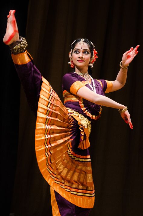 https://flic.kr/p/27bLHM2 | Dancing Bharatnatyam Dress Costumes, Bharatham Poses, Bharatnatyam Poses For Photoshoot, Bharatnatyam Costume, Bharatanatyam Costumes, Bharatanatyam Costume, Bharatanatyam Dancer, Indian Classical Dancer, Bharatanatyam Poses