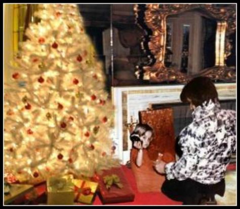 Elvis and Lisa Marie opening presents. This same tree is displayed at Graceland every Christmas. Elvis And Lisa, Christmas At Graceland, Elvis Christmas, Memorial Video, Elvis Photos, Graceland Elvis, Elvis Presley Family, Marie Presley, Elvis And Priscilla