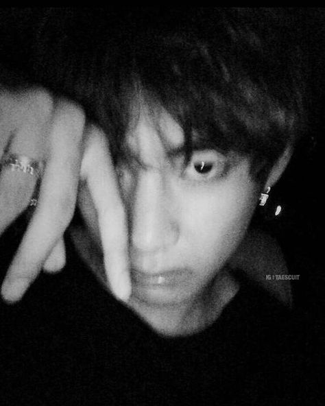 Taehyung Selca, Wattpad, Bts, Black And White, On Twitter, Twitter, White, Black