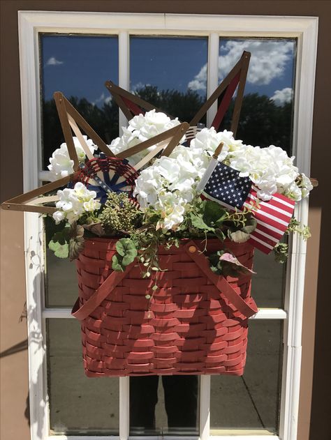 Summer Patriotic wreath/basket Americana Home Decor, Diy Porch Decor, Patriotic Pictures, Fourth Of July Decor, Americana Decor, Canada Day, 4th Of July Decorations, Patriotic Wreath, 4th Of July Party