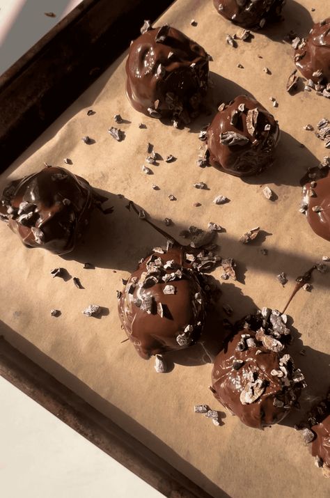 Protein Balls Cookie Dough, No Bake Protein Bites, Brownie Flavors, No Bake Protein Balls, Protein Truffles, Protein Goals, Fodmap Friendly Recipes, Cookie Dough Fudge, Chocolate Almond Milk