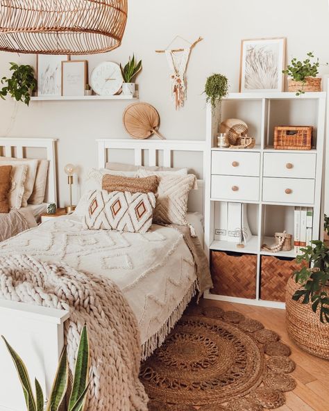 Boho Living Room Inspiration, Creative Bedroom, Hygge Home, Cozy Room Decor, Design Del Prodotto, Bedroom Refresh, Dream Room Inspiration, Room Makeover Bedroom, Styl Boho