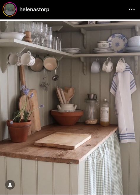 Swedish Cottage Interior, Scandinavian Cabin, Scandinavian Cottage, Swedish Kitchen, Swedish Summer, Swedish Cottage, Kitchen Mood Board, Victorian Kitchen, Cottage Interior