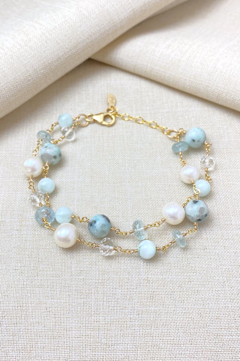 Mint green layered bead bracelet in gold with pearls Crystal Bracelet Design, Wire Wrapped Bead Bracelet, Green Beaded Jewelry, Handmade Beaded Jewelry Diy, Freshwater Pearl Jewelry Handmade, Cute Handmade Bracelets, Gem Bracelets, Crystal Beaded Bracelets, Green Moonstone