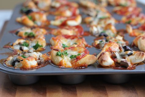 Mini Pizza Bites - Hip Foodie Mom Appetizer Pizza, Super Bowl Snack Recipes, Mini Pizza Bites, Healthy Superbowl Snacks, Pizza Snacks, Pizza Bites, Superbowl Snacks, Mini Pizza, Tasty Bites