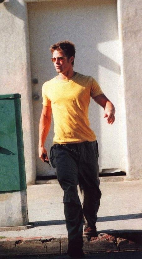 Brad Pitt 90s, Brad Pitt Style, Bradley Pitt, Brad And Angelina, Tyler Durden, Club Style, Mellow Yellow, Brad Pitt, Angelina Jolie