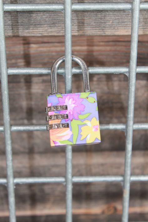 Padlock 9 Painted Necklace, Aesthetic Diy, Diy Room, 5th Grade, Art Paint, Decoration Ideas, Personalized Items, Pink, Quick Saves