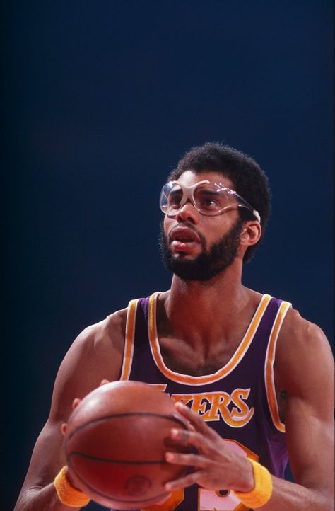 Kareem Abdul-jabbar, Los Angeles Lakers Logo, Jordan Poster, Best Nba Players, Abdul Jabbar, Lakers Logo, Basketball Style, Kareem Abdul, Kareem Abdul Jabbar