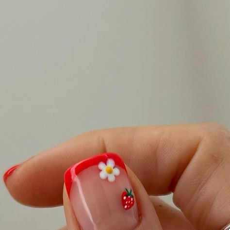 Strawberry Nails Designs Summer, Fruit Short Nails, Strawberry Nail Ideas, Wimbledon Nails, Simple Biab Nails, Daisy Nail Design, Strawberry Blossom, Blossom Nails, Strawberry Nail Art