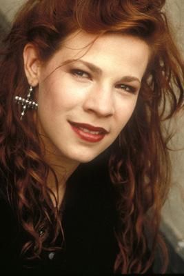 Lili taylor Danielle Brisebois, Lili Taylor, Classic 80s Movies, Boys Don't Cry, Botanical Beauty, Opera Singers, Auburn Hair, Actress Pics, Human Face