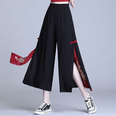 Elegant Black Pants, Hakama Pants, Mode Kawaii, Chiffon Pants, Egirl Clothes, Diy Vetement, Modieuze Outfits, Red Pants, 여자 패션