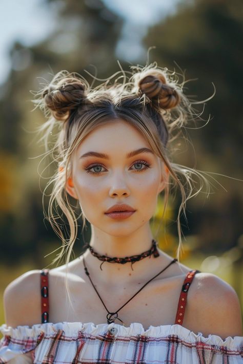 20 Instagram-Worthy Space Buns Hairstyle Ideas You Need To Try Glam Rock Hairstyles, Space Bun Hairstyles, French Chignon, Space Buns Hair, Two Buns Hairstyle, Space Bun, Two Buns, Rock Hairstyles, Easy Bun Hairstyles