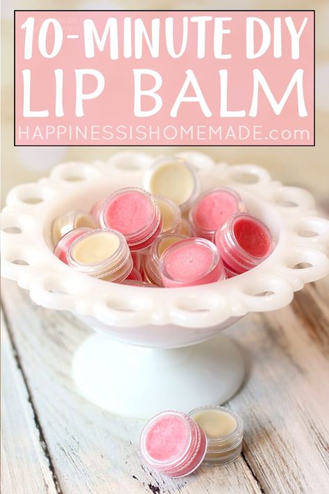 Make your own lip balm or lip gloss in just ten minutes! Homemade lip balm is a fantastic DIY gift idea with unlimited flavor and color options! Homemade Lip Balm Recipe, Gloss Diy, Diy Lip Balm Recipes, Lip Balm Ingredients, Lip Balm Recipes, Happiness Is Homemade, Diy Lip Gloss, Homemade Lip Balm, Diy Lip Balm