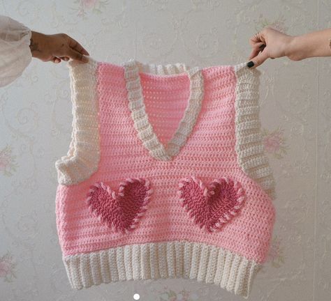 Heart Vest, Beginner Crochet Tutorial, Modern Crochet Patterns, Crochet Design Pattern, Kawaii Crochet, Crochet Wool, Crochet Decoration, Crochet Fashion Patterns, Crochet Mini Dress