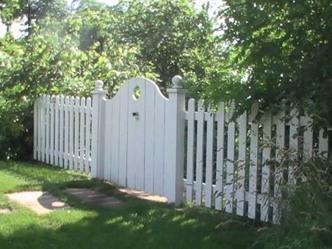 Fences Ideas, Diy Garden Landscaping, Wooden Garden Gate, Garden Gates And Fencing, Metal Garden Gates, Garden Gate Design, Picket Fences, Front Fence, Front Yard Fence