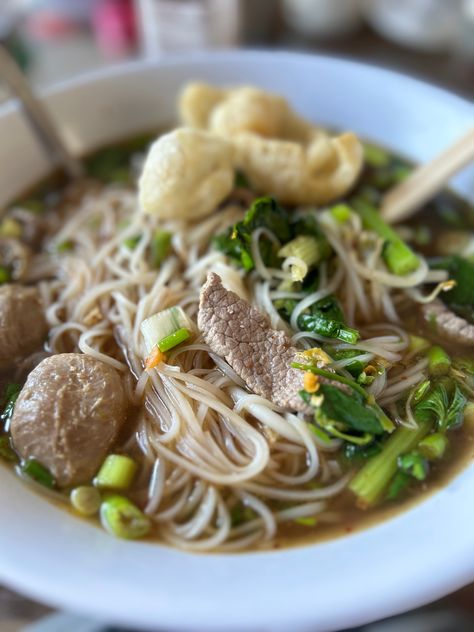 Thai Boat Noodle Soup Thai Boat Noodle Recipe, Boat Noodle Soup, Pork Bones, Thai Boat, Boat Noodle, Best Lunch Recipes, Thai Temple, Hot And Spicy, Best Thai