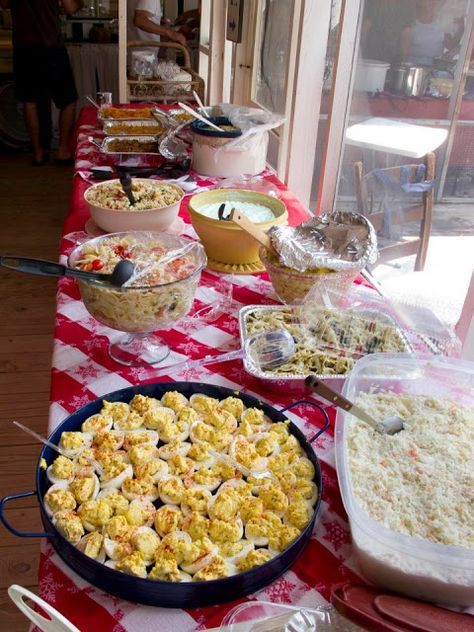 40 Amazing Family Reunion Ideas - FOOD IDEAS Family Reunion Food, Family Reunion Ideas, Family Reunion Planning, Potluck Dishes, Reunion Ideas, Cooking For A Crowd, Pot Luck, Family Picnic, Potluck Recipes