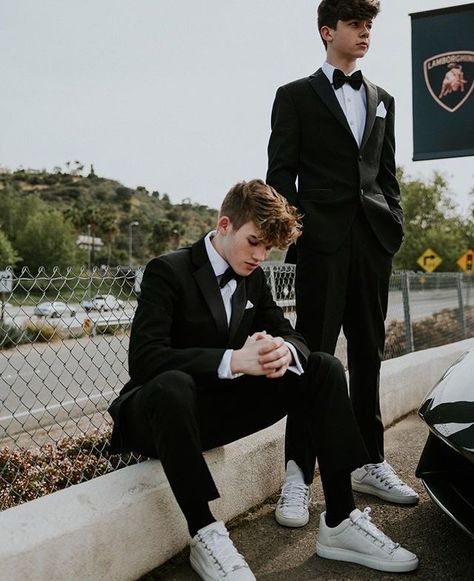 Black Prom Outfits, Prom Outfits Black, Prom Looks For Guys, Suits For Guys, Boys Dressy Outfits, Formal Boys Outfit, Prom Outfits For Guys, Railing Designs