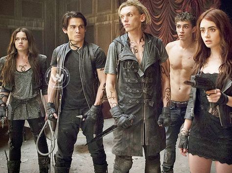 Which Cassandra Clare's ' Mortal Instruments' series character are you? Im Simon lois! Jemima West, Mortal Instruments Jace, Alec And Jace, Mortal Instruments Movie, Immortal Instruments, To The Bone Movie, Cassandra Jean, Clary And Jace, Cassandra Clare Books