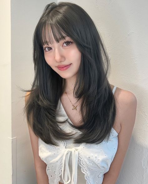 Cute Japanese Haircut, Hime Cut Straight Hair, Hime Cut Round Face, Japanese Haircut Long, Hime Haircut, Japanese Haircut, Hime Cut, Girl Haircuts, Curly Hair With Bangs