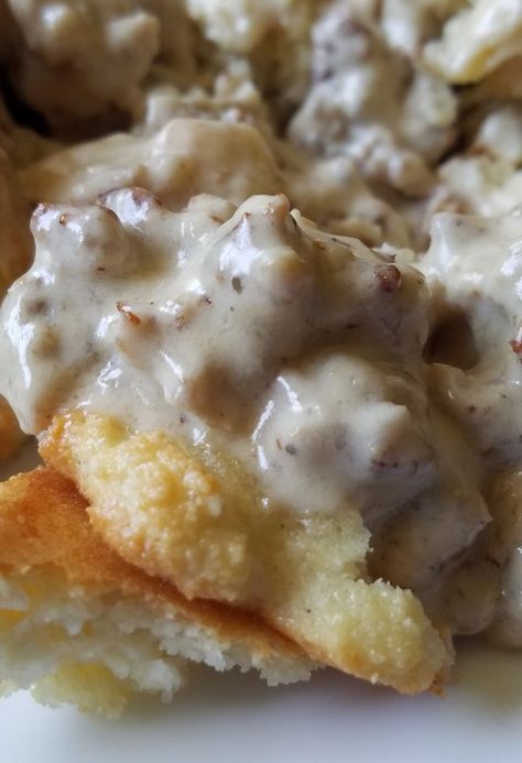 Gluten Free Drop Biscuits, Low Carb Biscuits, Biscuits And Gravy Recipe, Almond Flour Biscuits, Drop Biscuits Recipe, Biscuits Gravy, Sausage Gravy Recipe, Cheesy Biscuit, Low Carb Biscuit